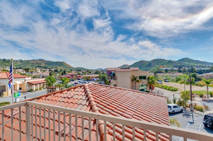 Imagen de la habitación del Hotel Holiday Inn Express and Suites, Lake Elsinore, An Ihg. Foto 11