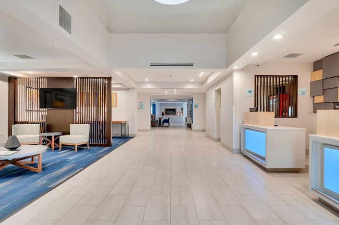 Imagen de los interiores del Hotel Holiday Inn Express and Suites, Lake Elsinore, An Ihg. Foto 16