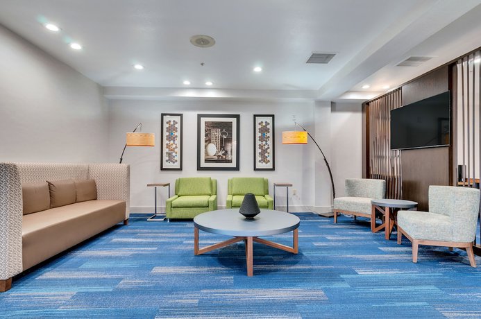 Imagen de los interiores del Hotel Holiday Inn Express and Suites, Lake Elsinore, An Ihg. Foto 17