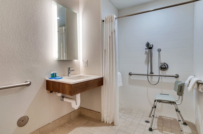 Imagen de la habitación del Hotel Holiday Inn Express and Suites, Lake Elsinore, An Ihg. Foto 14