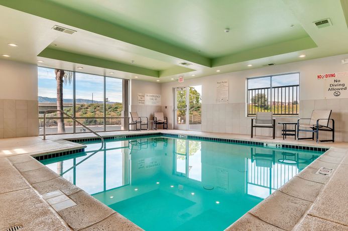 Imagen de la piscina del Hotel Holiday Inn Express and Suites, Lake Elsinore, An Ihg. Foto 20