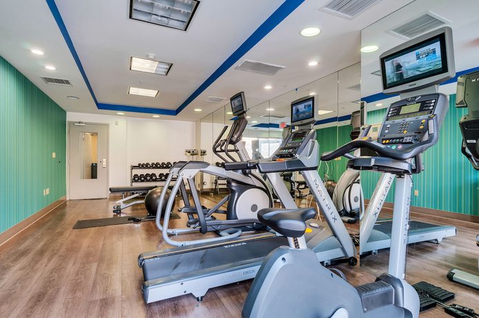 Imagen de los interiores del Hotel Holiday Inn Express and Suites, Lake Elsinore, An Ihg. Foto 18