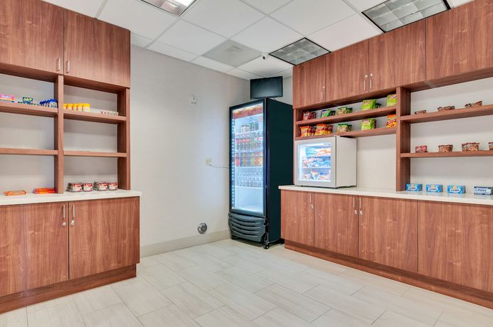 Imagen de los interiores del Hotel Holiday Inn Express and Suites, Lake Elsinore, An Ihg. Foto 19