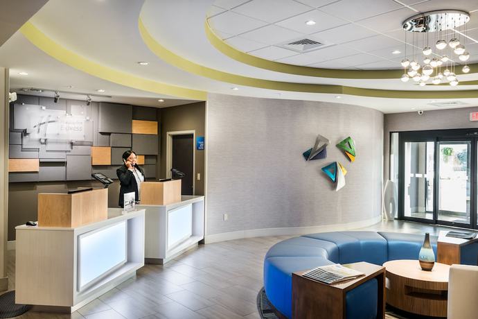 Imagen de los interiores del Hotel Holiday Inn Express and Suites Lakeland South, An Ihg. Foto 15