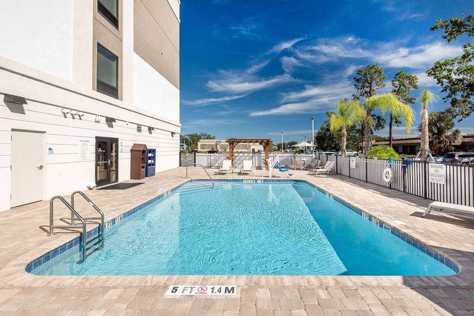 Imagen de la piscina del Hotel Holiday Inn Express and Suites Lakeland South, An Ihg. Foto 19