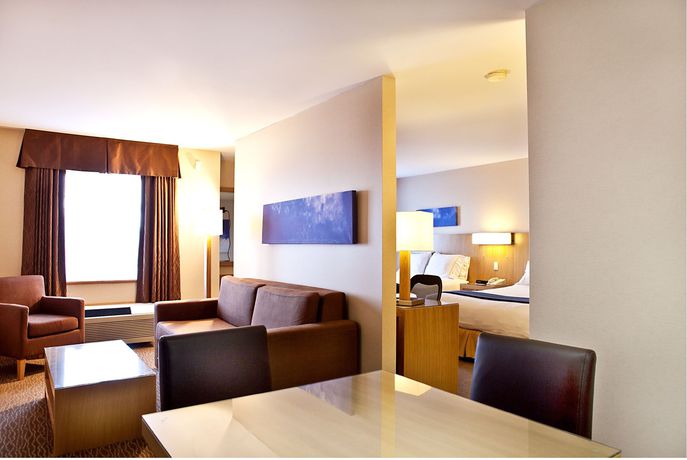 Imagen del bar/restaurante del Hotel Holiday Inn Express and Suites Langley, An Ihg. Foto 2
