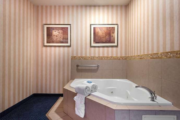 Imagen de la habitación del Hotel Holiday Inn Express and Suites Lathrop - South Stockton, An Ihg. Foto 16