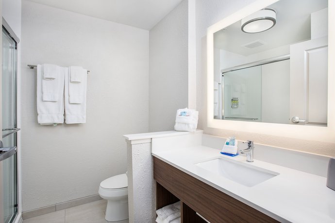 Imagen de la habitación del Hotel Holiday Inn Express and Suites Lexington W - Versailles, an IHG. Foto 12