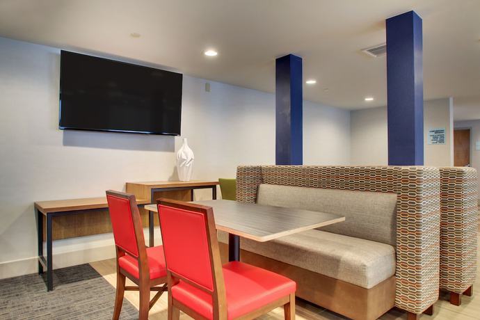 Imagen del bar/restaurante del Hotel Holiday Inn Express and Suites Lincoln East - White Mountains, An Ihg. Foto 2