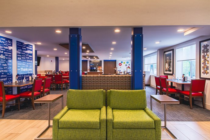 Imagen del bar/restaurante del Hotel Holiday Inn Express and Suites Lincoln East - White Mountains, An Ihg. Foto 3