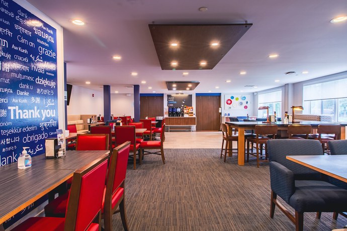 Imagen del bar/restaurante del Hotel Holiday Inn Express and Suites Lincoln East - White Mountains, An Ihg. Foto 4