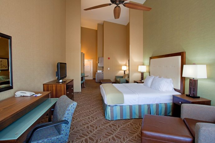 Imagen de la habitación del Hotel Holiday Inn Express and Suites Logan by IHG. Foto 4