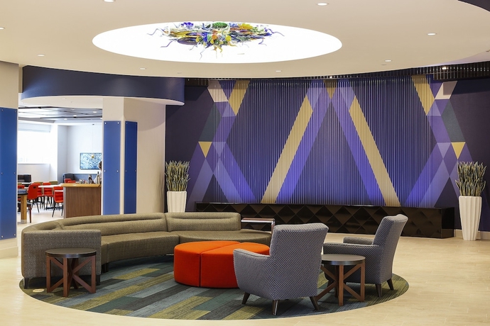 Imagen de los interiores del Hotel Holiday Inn Express and Suites Louisville Downtown, An Ihg. Foto 9