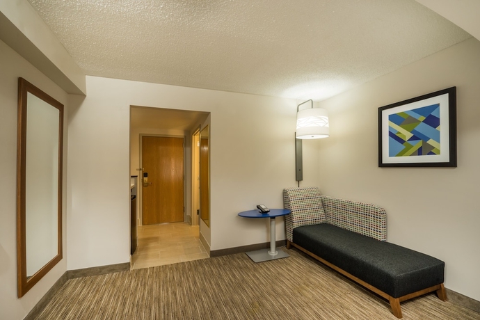 Imagen de la habitación del Hotel Holiday Inn Express and Suites Louisville East, An Ihg. Foto 7