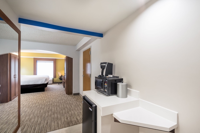Imagen de la habitación del Hotel Holiday Inn Express and Suites Louisville East, An Ihg. Foto 12