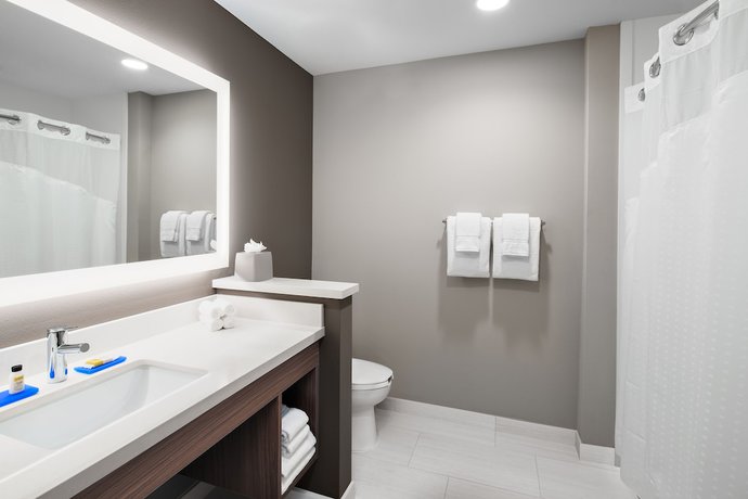 Imagen de la habitación del Hotel Holiday Inn Express and Suites Lubbock Central - Univ Area, An Ihg. Foto 9