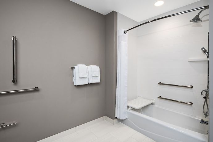 Imagen de la habitación del Hotel Holiday Inn Express and Suites Lubbock Central - Univ Area, An Ihg. Foto 10