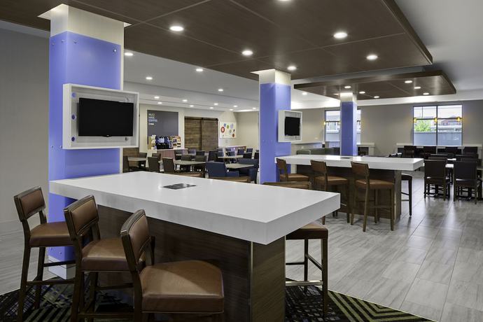 Imagen de los interiores del Hotel Holiday Inn Express and Suites Lubbock Central - Univ Area, An Ihg. Foto 16