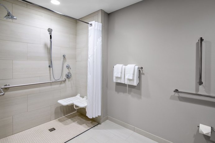 Imagen de la habitación del Hotel Holiday Inn Express and Suites Lubbock Central - Univ Area, An Ihg. Foto 14
