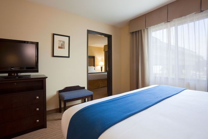 Imagen de la habitación del Hotel Holiday Inn Express and Suites Madison-Verona, an IHG. Foto 6