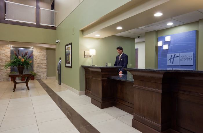 Imagen de los interiores del Hotel Holiday Inn Express and Suites Madison-Verona, an IHG. Foto 18