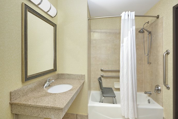 Imagen de la habitación del Hotel Holiday Inn Express and Suites Madison-Verona, an IHG. Foto 13