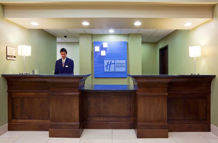 Imagen de los interiores del Hotel Holiday Inn Express and Suites Madison-Verona, an IHG. Foto 20