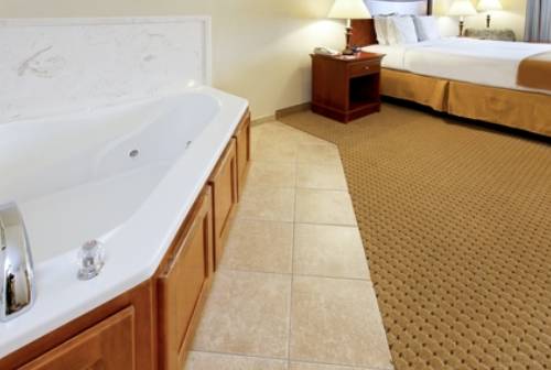 Imagen de la habitación del Hotel Holiday Inn Express and Suites Mansfield, An Ihg. Foto 7