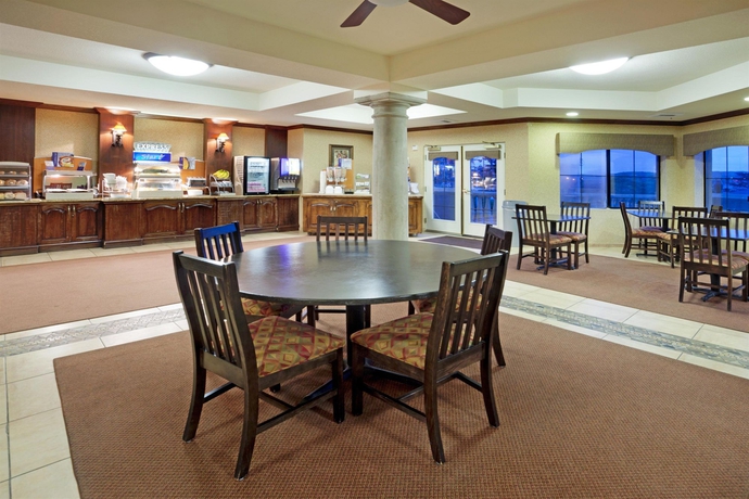 Imagen del bar/restaurante del Hotel Holiday Inn Express and Suites Marina - State Beach Area, An Ihg. Foto 4