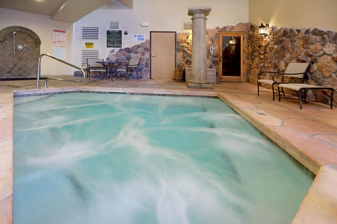 Imagen de la piscina del Hotel Holiday Inn Express and Suites Marina - State Beach Area, An Ihg. Foto 15