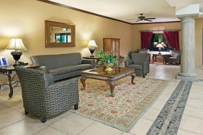 Imagen de los interiores del Hotel Holiday Inn Express and Suites Marina - State Beach Area, An Ihg. Foto 10