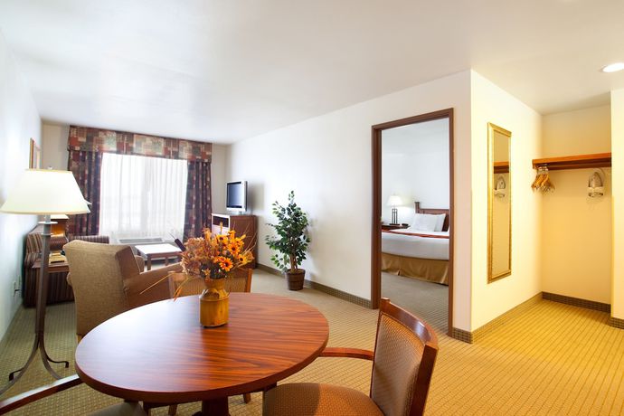 Imagen de la habitación del Hotel Holiday Inn Express and Suites Mattoon, An Ihg. Foto 12