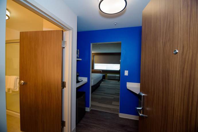 Imagen de la habitación del Hotel Holiday Inn Express and Suites Mckinney - Frisco East, An Ihg. Foto 12