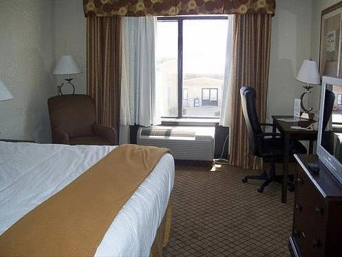 Imagen de la habitación del Hotel Holiday Inn Express and Suites Mcpherson, An Ihg. Foto 13