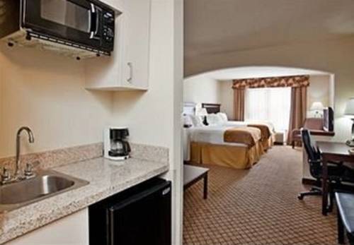 Imagen de la habitación del Hotel Holiday Inn Express and Suites Mcpherson, An Ihg. Foto 14