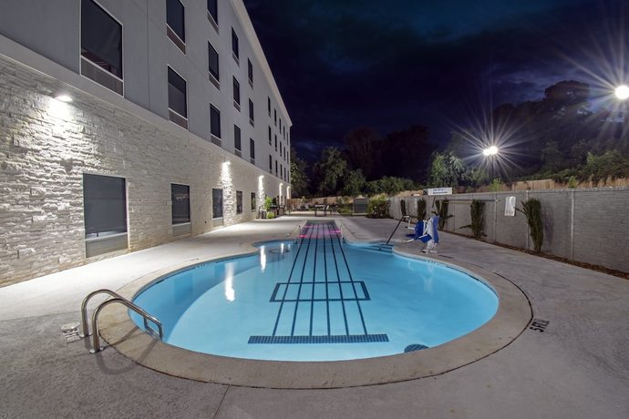 Imagen de la piscina del Hotel Holiday Inn Express and Suites Memphis Arpt Elvis Presley Blv, an IHG. Foto 19