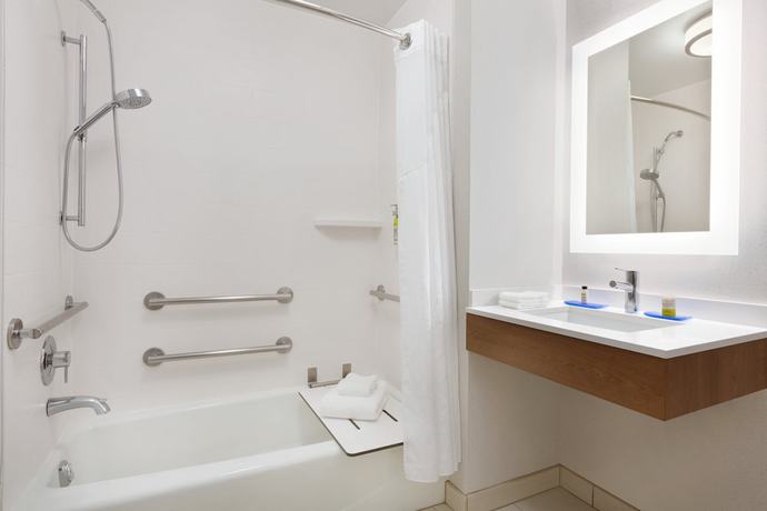 Imagen de la habitación del Hotel Holiday Inn Express and Suites Merced, an IHG. Foto 8