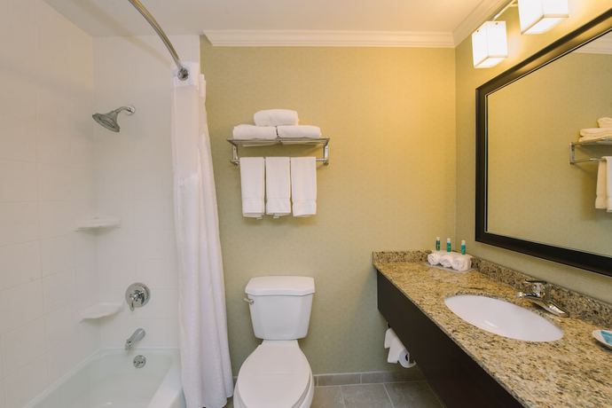 Imagen de la habitación del Hotel Holiday Inn Express and Suites Merrimack, an IHG. Foto 4