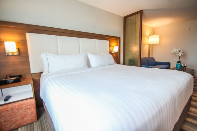 Imagen de la habitación del Hotel Holiday Inn Express and Suites Miami Airport East. Foto 4