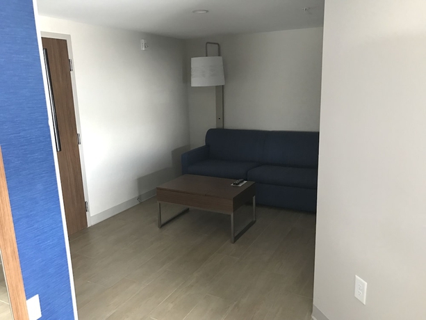 Imagen de la habitación del Hotel Holiday Inn Express and Suites Miami Airport East. Foto 7