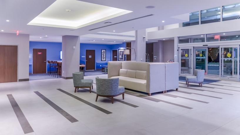 Imagen de los interiores del Hotel Holiday Inn Express and Suites Miami Airport East. Foto 19