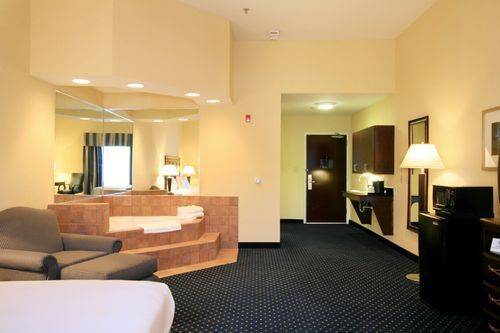 Imagen de la habitación del Hotel Holiday Inn Express and Suites Middleboro Raynham, An Ihg. Foto 9