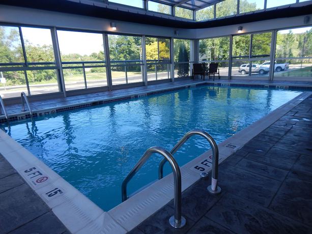 Imagen de la piscina del Hotel Holiday Inn Express and Suites Milford, an IHG. Foto 19