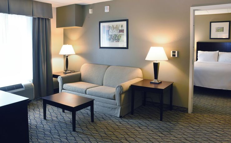 Imagen de la habitación del Hotel Holiday Inn Express and Suites Milford, an IHG. Foto 4