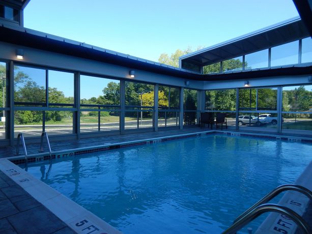 Imagen de la piscina del Hotel Holiday Inn Express and Suites Milford, an IHG. Foto 20