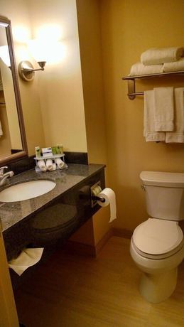 Imagen de la habitación del Hotel Holiday Inn Express and Suites Milford, an IHG, Milford. Foto 10