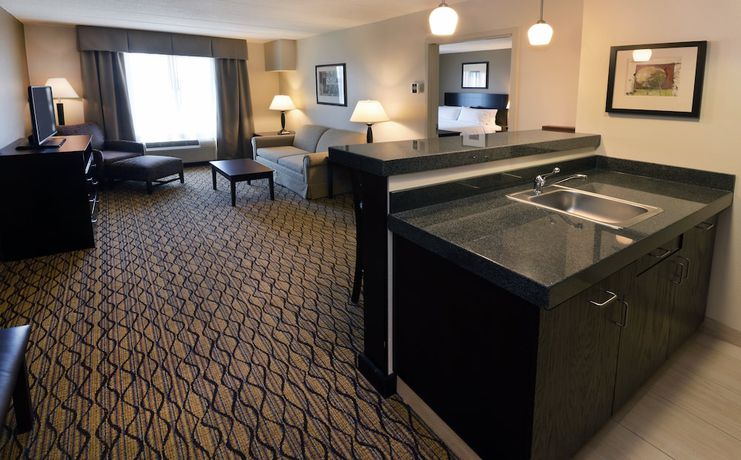 Imagen de la habitación del Hotel Holiday Inn Express and Suites Milford, an IHG, Milford. Foto 13