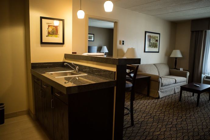 Imagen de la habitación del Hotel Holiday Inn Express and Suites Milford, an IHG, Milford. Foto 14