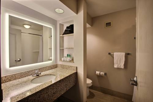 Imagen de la habitación del Hotel Holiday Inn Express and Suites Milwaukee Airport, An Ihg. Foto 5