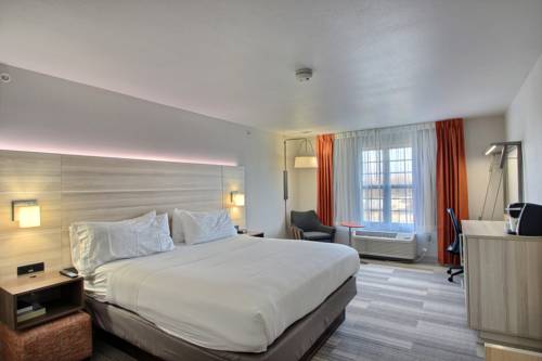 Imagen de la habitación del Hotel Holiday Inn Express and Suites Milwaukee Airport, An Ihg. Foto 7